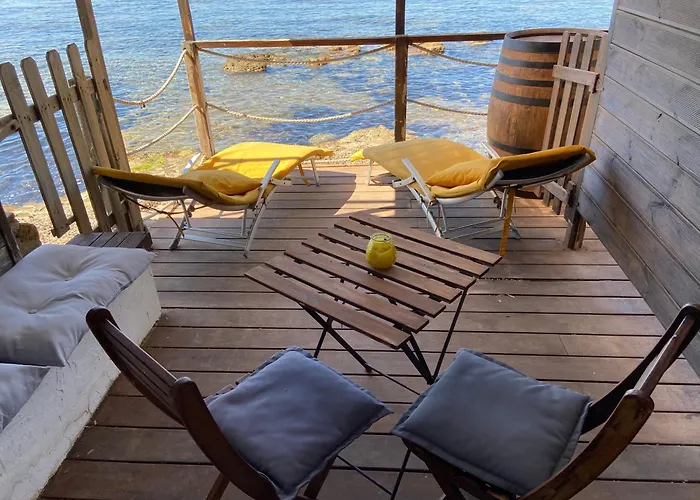 Stella Maris Oda ve Kahvaltı 3*